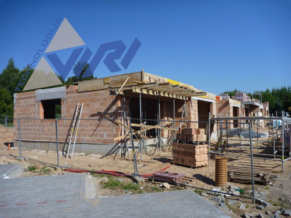 4-butis 3-ų aukštų namas Vilniuje, Lietuva.