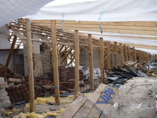 Daugiabučio namo stogo rekonstrukcija (renovacija) Vilniuje, Lietuva.